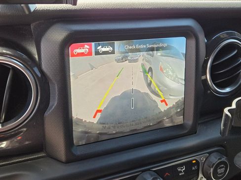 Used 2021 Jeep Wrangler Unlimited Rubicon AWD/4WD image 11