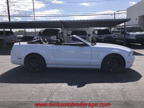 Used 2014 Ford Mustang Convertible RWD image 3