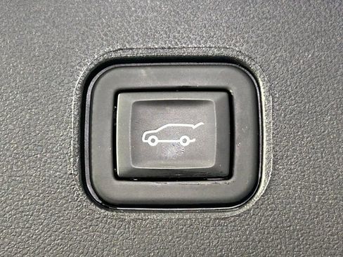 Used 2024 Cadillac Lyriq Luxury AWD/4WD image 14