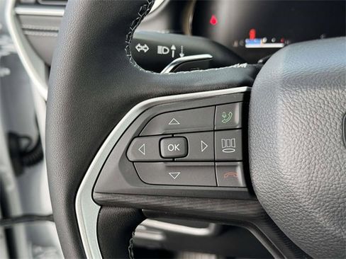 New 2025 Jeep Grand Cherokee L Laredo image 8