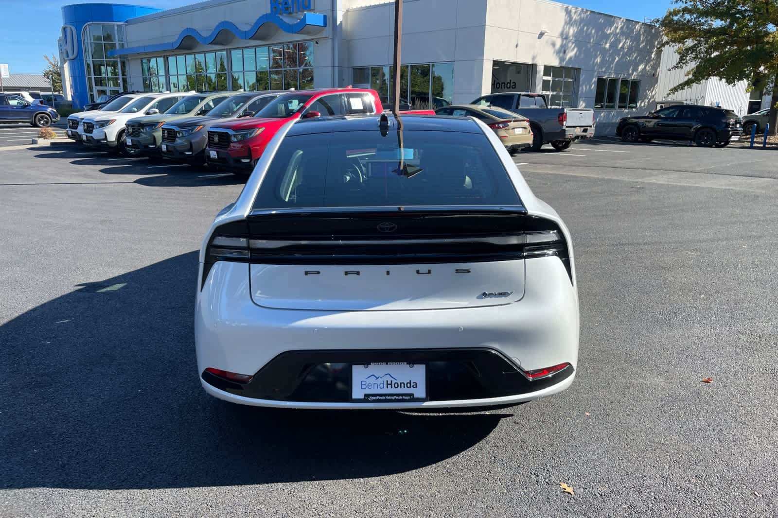 Used 2025 Toyota Prius Plug-In Hybrid FWD image 4