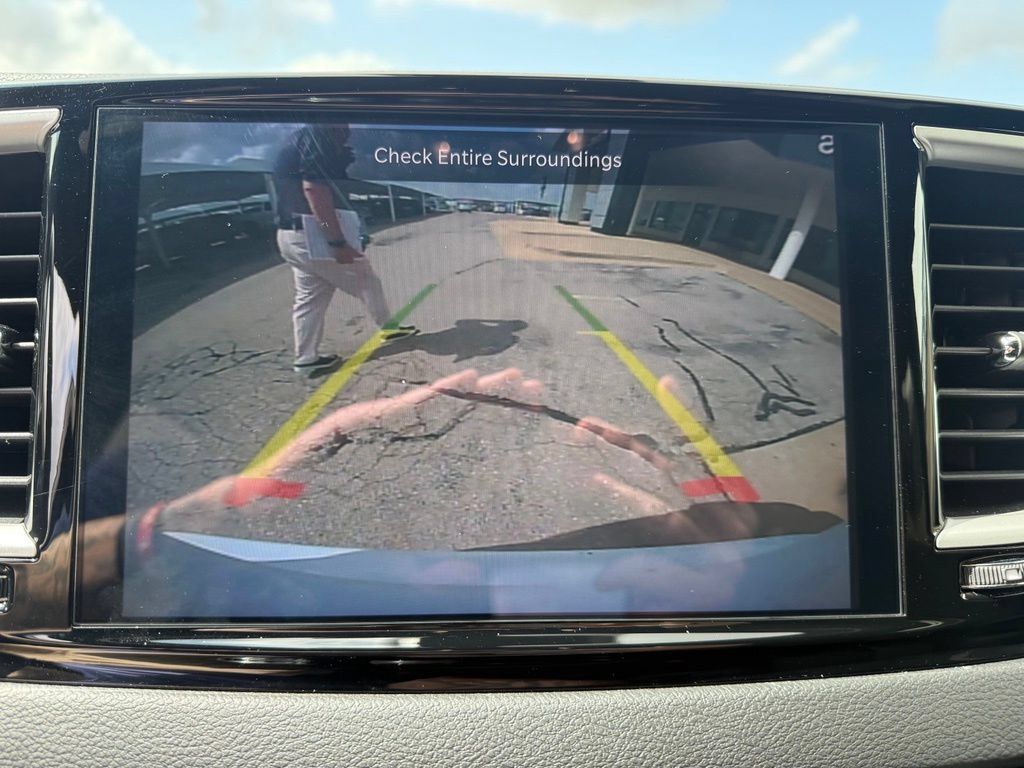 Used 2025 Chrysler Pacifica Select FWD image 12