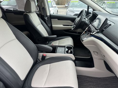 Used 2025 Honda Odyssey Elite image 14