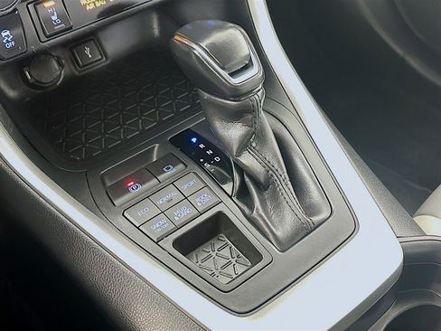 Used 2020 Toyota RAV4 XLE Premium image 16