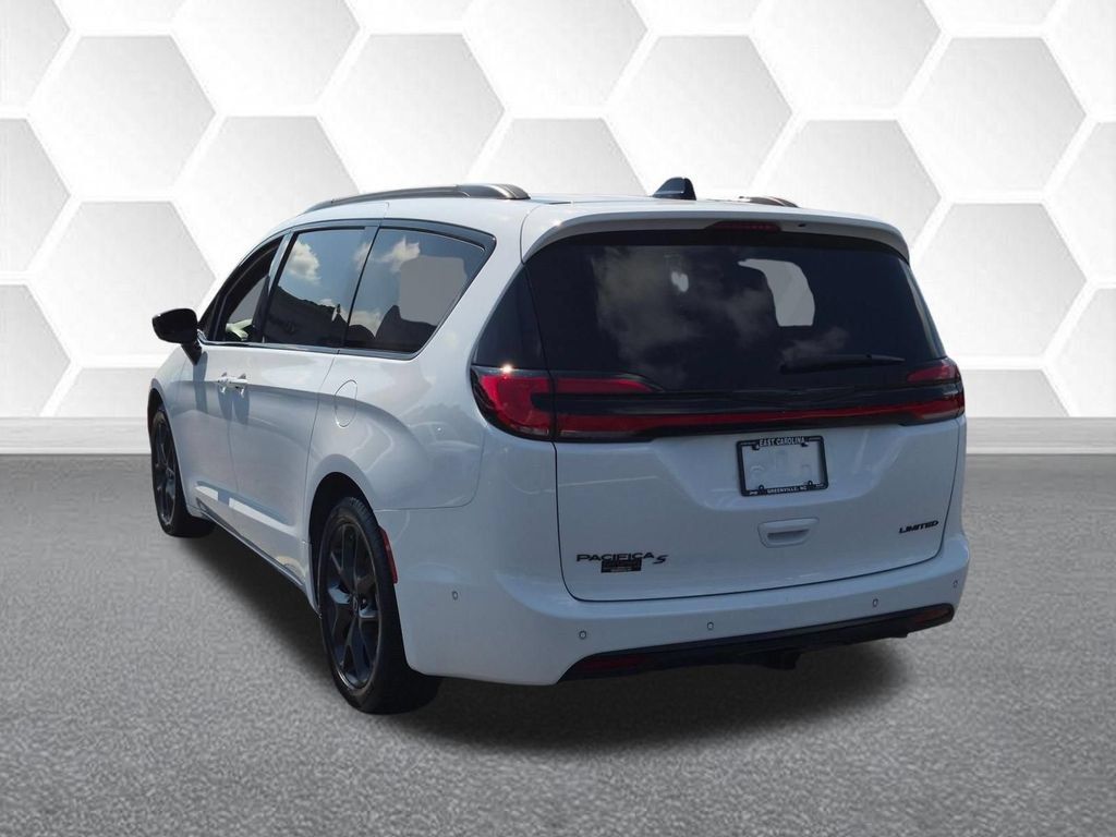 Certified 2025 Chrysler Pacifica Limited w/ Trailer Tow Group FWD image 5