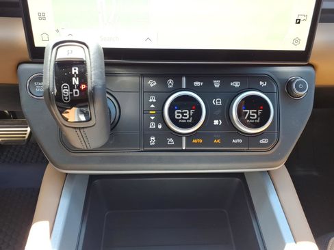 New 2026 Land Rover Defender 90 V8 AWD/4WD image 14