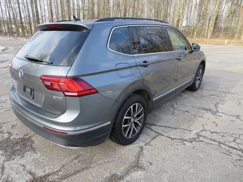 Used 2020 Volkswagen Tiguan SE w/ Panoramic Sunroof Package AWD/4WD image 9
