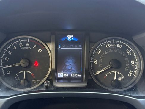 Used 2023 Toyota Tacoma TRD Off-Road w/ Technology Package AWD/4WD image 17