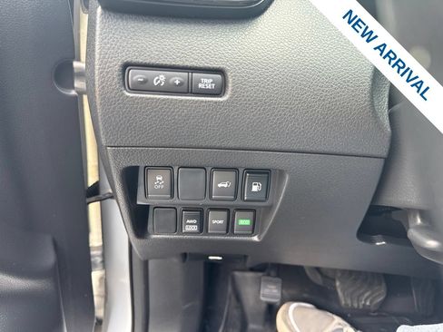 Used 2018 Nissan Rogue SV AWD/4WD image 19