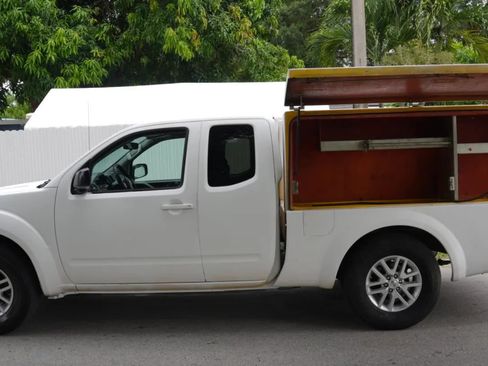 Used 2018 Nissan Frontier SV RWD image 4