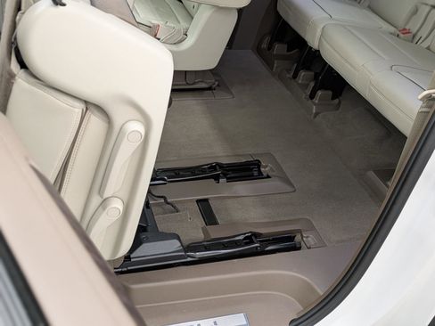 Used 2022 GMC Yukon XL Denali image 32