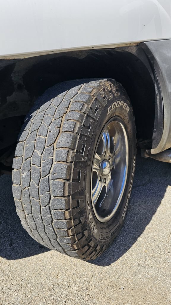 Used 2002 Chevrolet Avalanche 4x4 w/ Off-Road Suspension Pkg image 9
