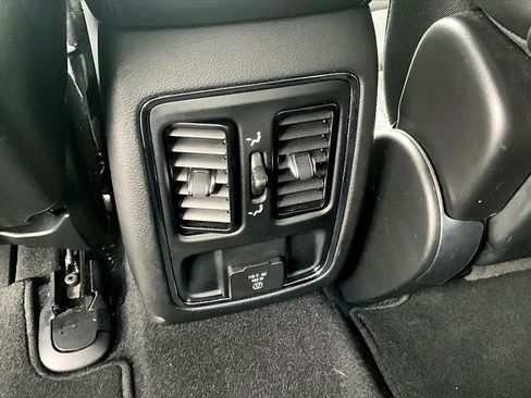 Used 2021 Jeep Grand Cherokee Laredo X image 22