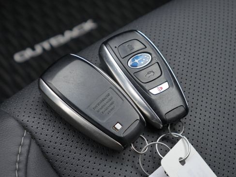 Used 2017 Subaru Outback 3.6R Limited image 38