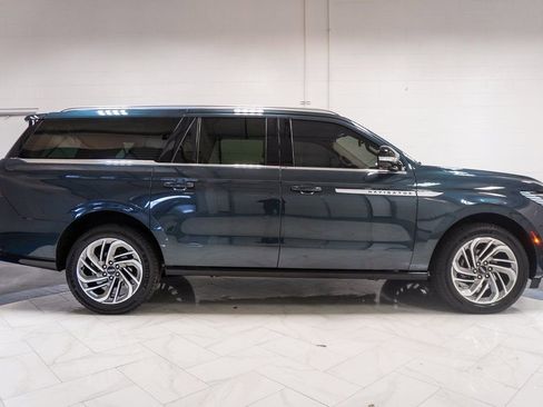 Used 2025 Lincoln Navigator L Reserve AWD/4WD image 38