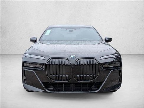 Used 2026 BMW i7 xDrive60 w/ Executive Package AWD/4WD image 5