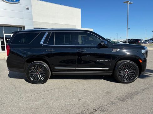 Used 2021 GMC Yukon Denali w/ Denali Premium Package image 2