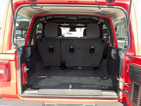 Used 2025 Jeep Wrangler Unlimited Rubicon image 10