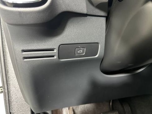 Used 2023 Volvo XC40 Recharge Plus w/ Protection Package Premier image 18