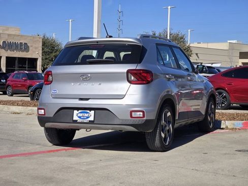 Certified 2025 Hyundai Venue SEL image 8
