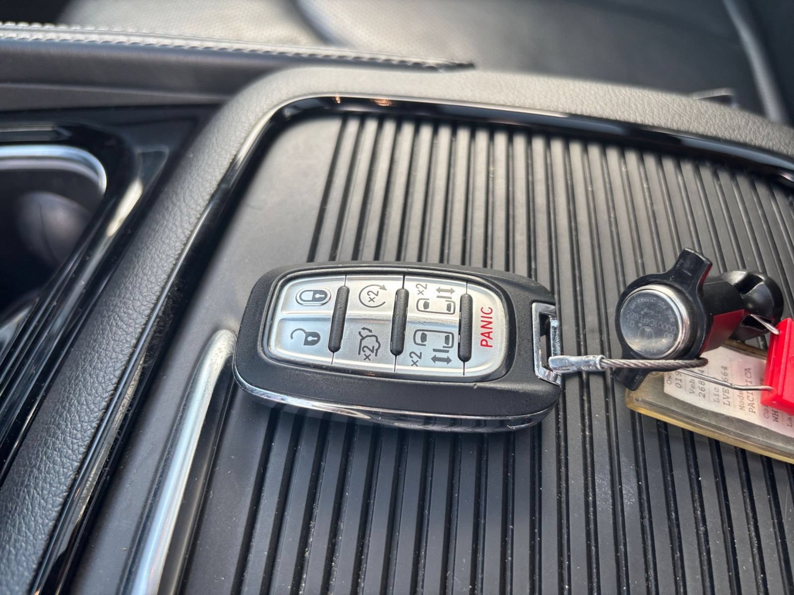 Used 2025 Chrysler Pacifica Limited FWD image 20