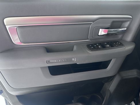 Used 2019 RAM 1500 Classic SLT w/ Luxury Group AWD/4WD image 38
