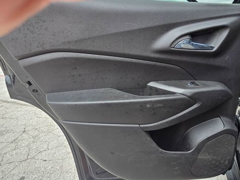 Used 2024 Chevrolet Trax RS FWD image 12