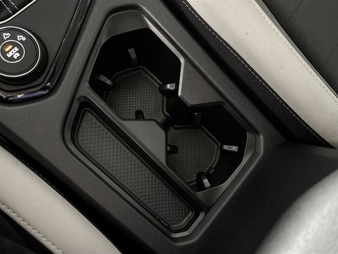 Used 2025 Volkswagen Taos SE AWD/4WD image 15