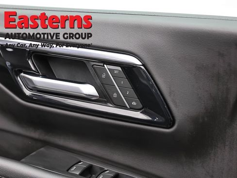 Used 2025 Chevrolet Suburban Z71 image 21