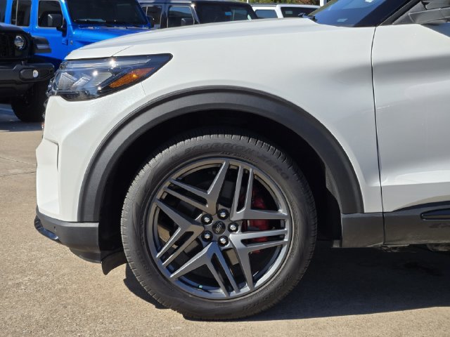 Used 2025 Ford Explorer ST w/ Sun And Sound Package AWD/4WD image 9