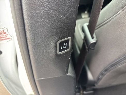 Used 2023 Chrysler Pacifica Touring FWD image 29