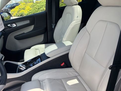 Certified 2023 Volvo XC40 B5 Plus w/ Driver Assist Package AWD/4WD image 18