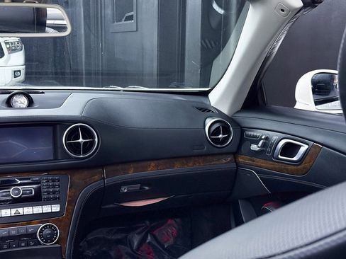 Used 2013 Mercedes-Benz SL 550 w/ Premium Pkg image 16