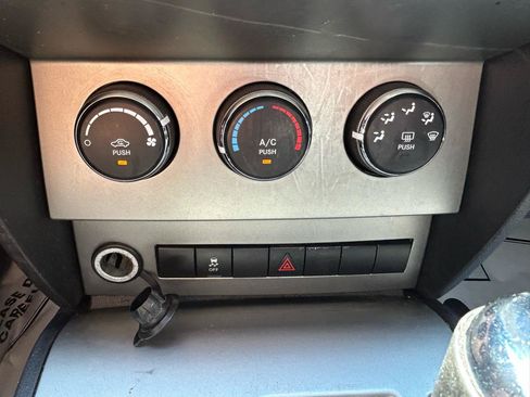 Used 2011 Dodge Nitro Heat w/ Chrome Accents Group AWD/4WD image 23