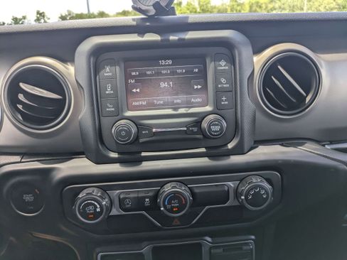 Used 2019 Jeep Wrangler Sport AWD/4WD image 16