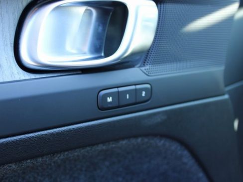 Used 2025 Volvo XC40 B5 Plus image 12