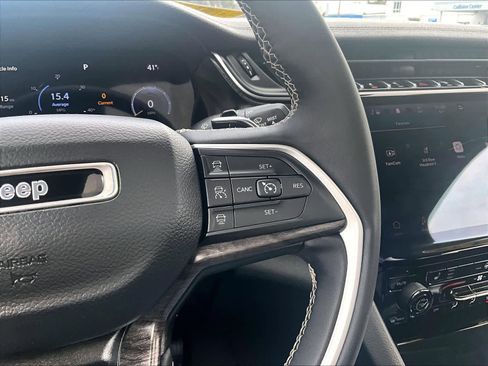 Used 2023 Jeep Grand Cherokee L Limited w/ Black Appearance Package image 25