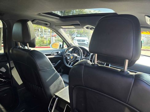 Used 2018 Porsche Cayenne Platinum Edition image 15