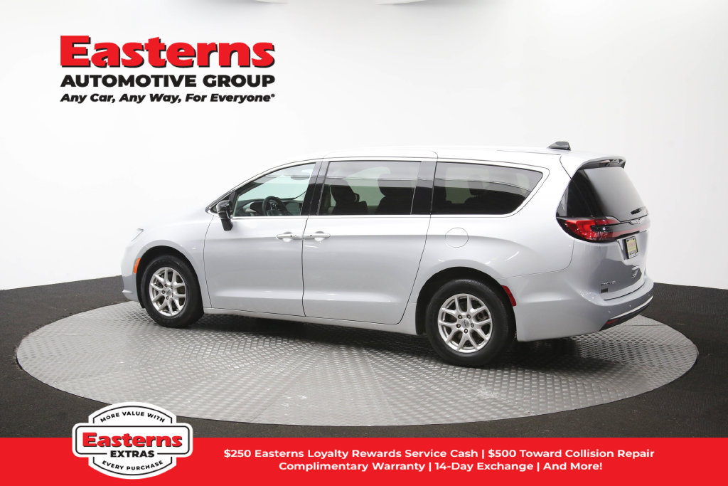 Used 2024 Chrysler Pacifica Touring-L FWD image 62