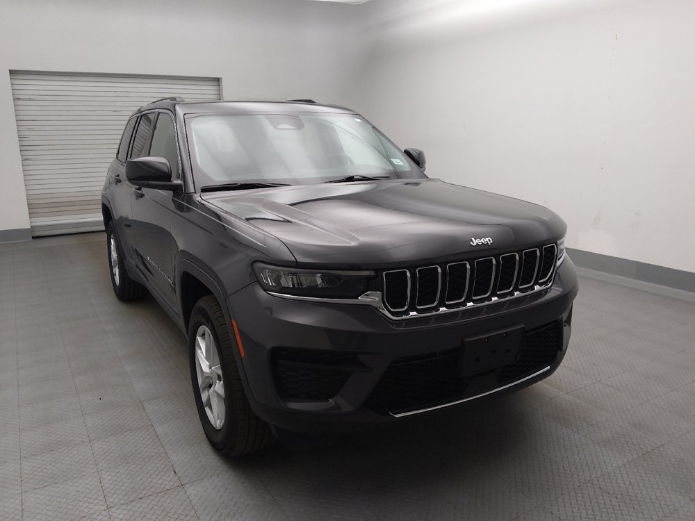 Used 2023 Jeep Grand Cherokee Laredo w/ Luxury Tech Group I AWD/4WD image 14