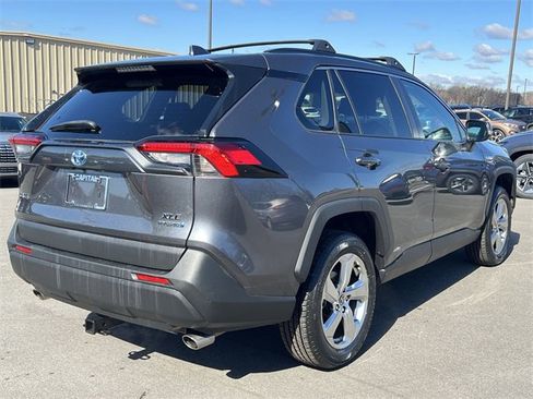 Used 2021 Toyota RAV4 XLE Premium image 39