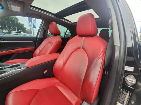 Used 2018 Toyota Camry XSE FWD image 12