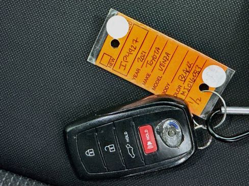 Used 2021 Toyota Venza LE w/ Carpet Mat Package (TMS) AWD/4WD image 36