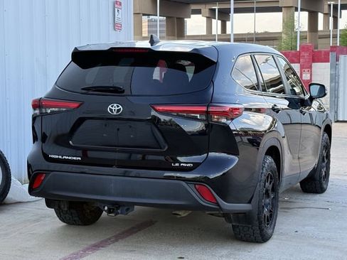 Used 2023 Toyota Highlander LE image 4