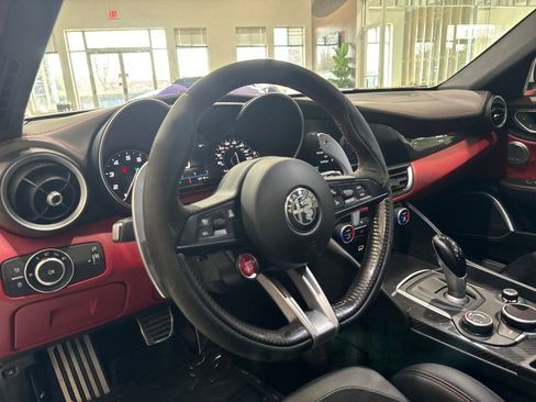 Used 2017 Alfa Romeo Giulia Quadrifoglio image 55