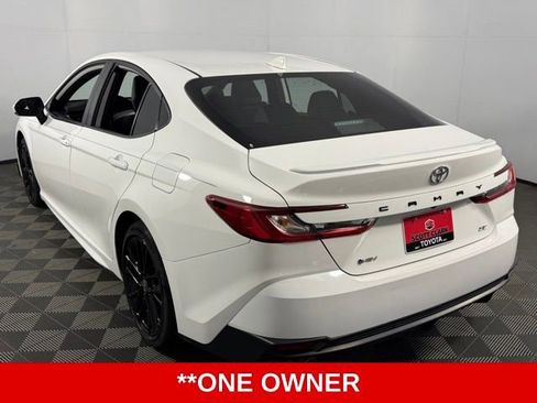 Used 2025 Toyota Camry SE image 6