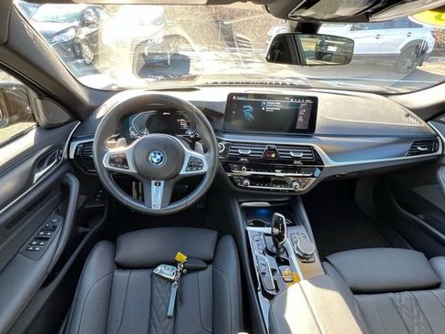 Used 2023 BMW 530e xDrive w/ Executive Package image 15