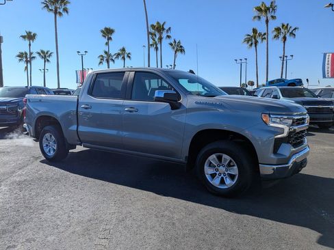 Used 2025 Chevrolet Silverado 1500 LT image 2