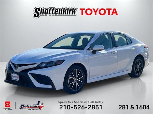 Certified 2024 Toyota Camry SE image 1