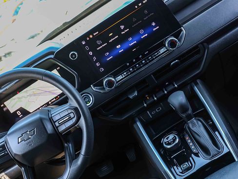 Used 2025 Chevrolet Colorado Trail Boss AWD/4WD image 19